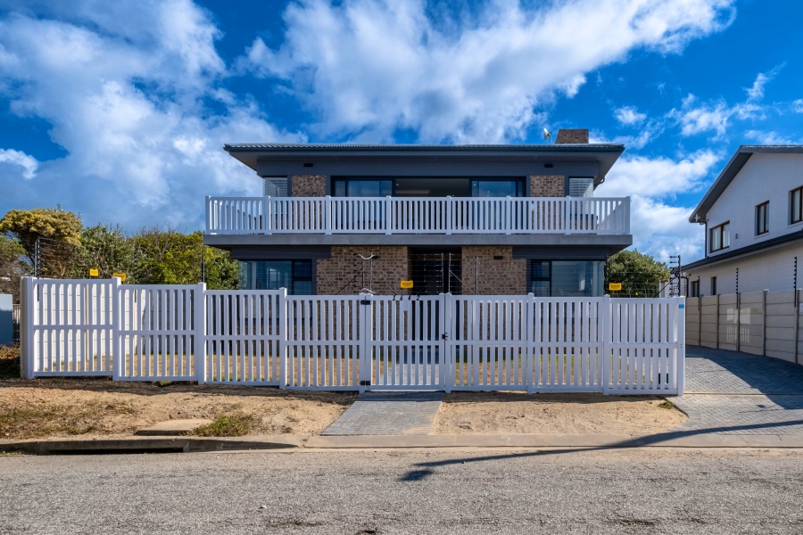 4 Bedroom Property for Sale in Kleinkrantz Western Cape